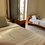 Cosy House With Pool, Pafos,tombs Of Kings