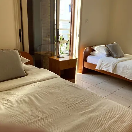 Cosy House With Pool, Pafos,tombs Of Kings